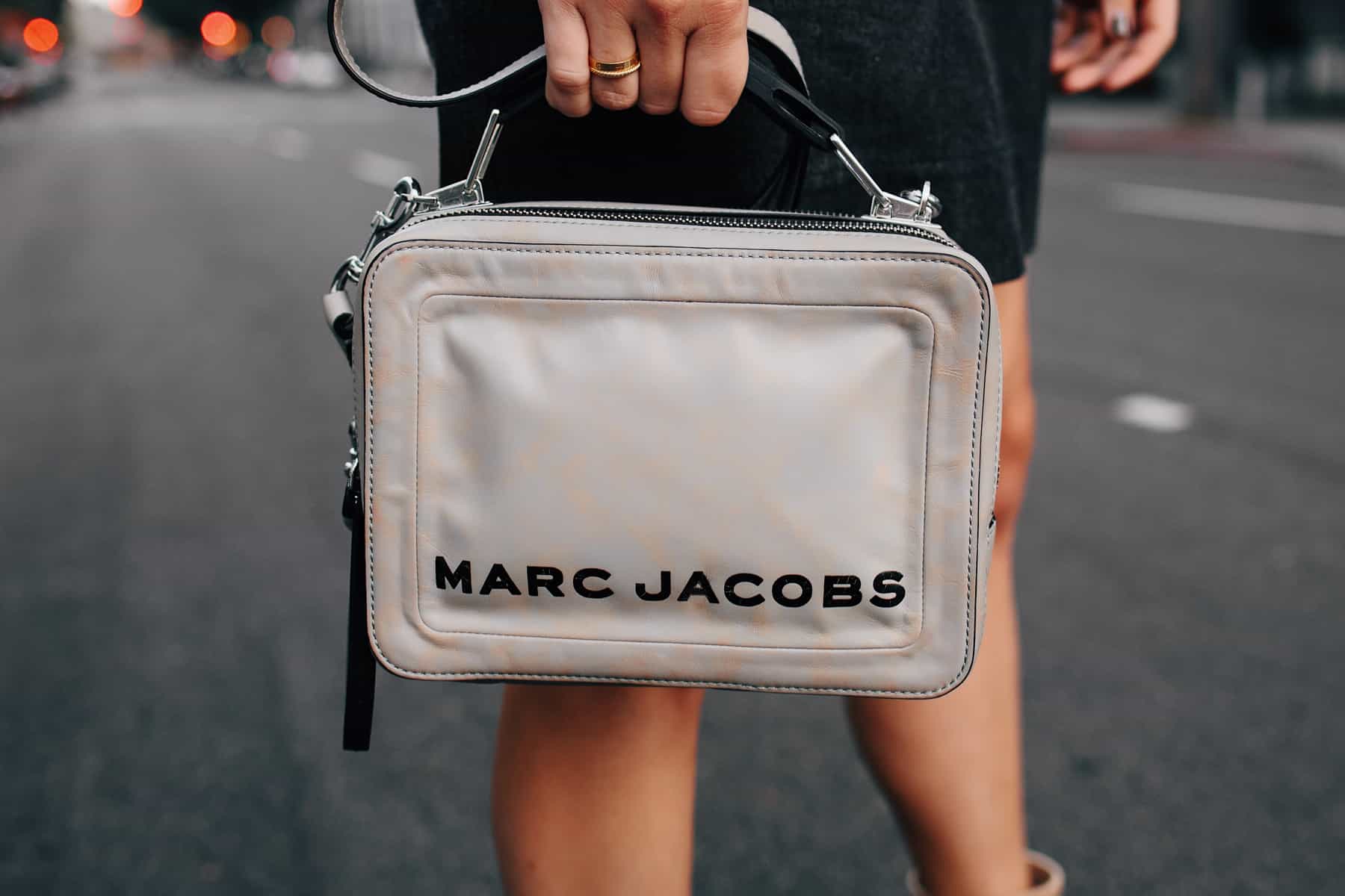  شنطة مارك جاكوبس؛ جلدية المصمم Marc Jacobs 
